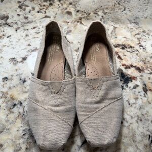 TOMS Women's Beige Canvas Alpargata classic comfortable slip on Flats loafers